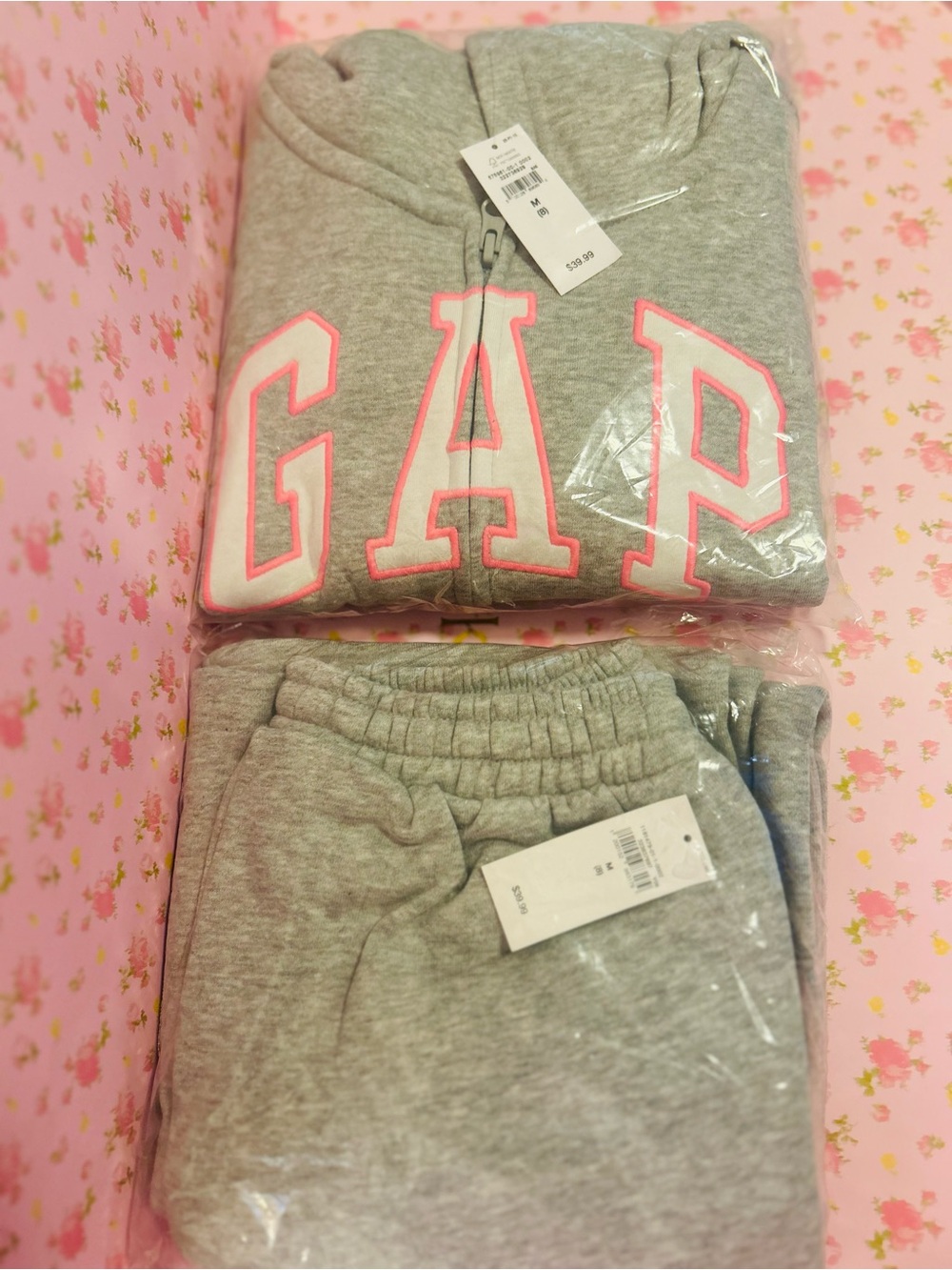 NWT GAP Kids' Light Gray Zip Hoodie and sweatpants set with Pink Logo Size 8